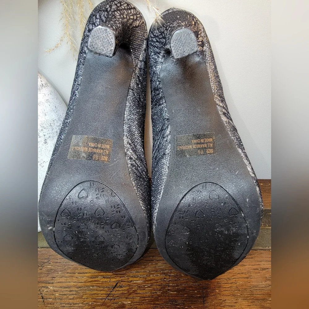 Qupid Metallic Heels - Size‎ 8.5 - Picture 4 of 5